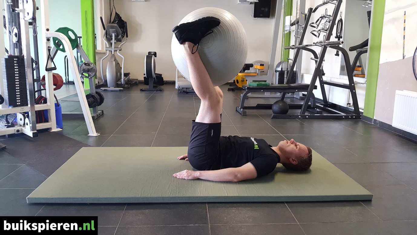 leg lift met fitbal